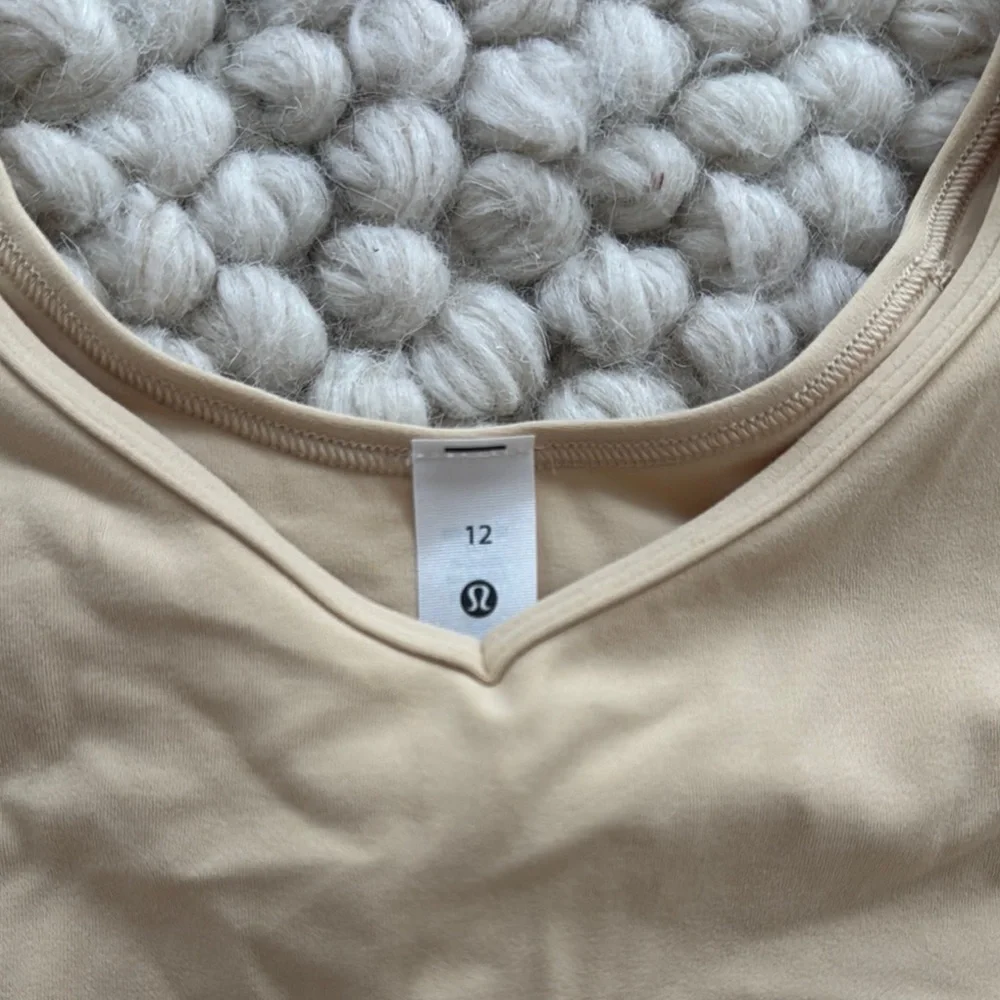 Lululemon Athletica Tan Fitted Crop Bodysuit with Cap Sleeves - Picture 3 of 3